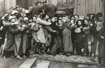 Henri Cartier-Bresson fotografía tumulto shangai
