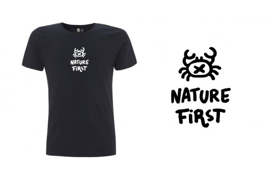 Diseño de camiseta de comercio justo y algodón orgánico nature first