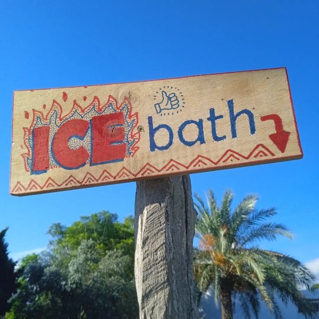 Cartel pintado a mano Ice Bath (baños de hielo en Oliva Valencia)