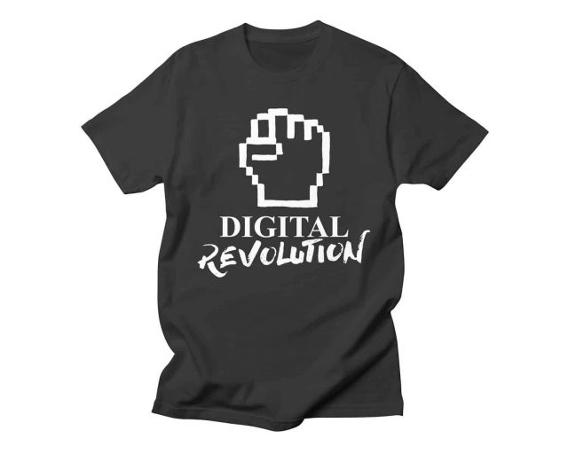 Camiseta negra con diseño Digital Revolution. Moda geek, internet y tecnología.
