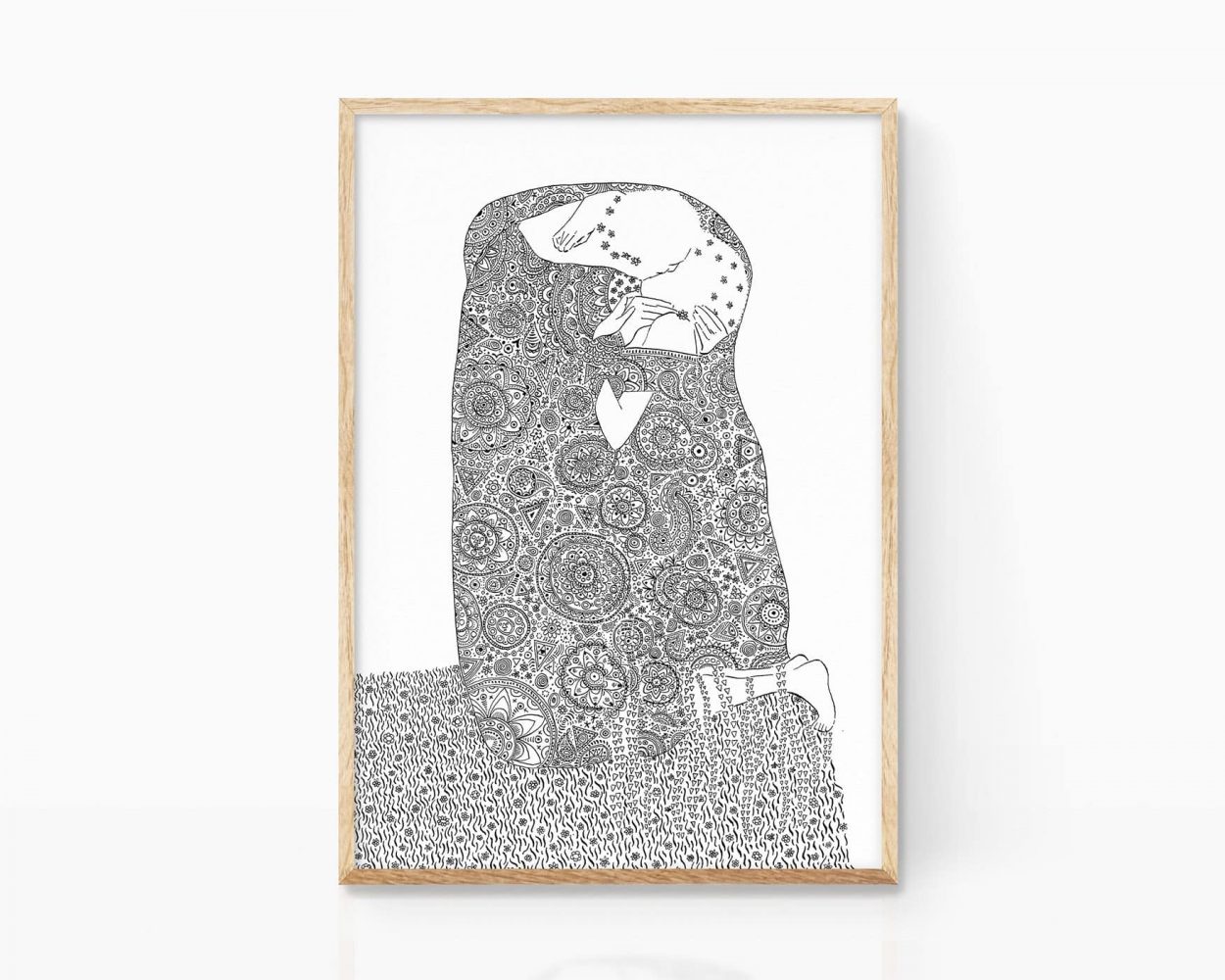 Ilustración El Beso de Klimt (Versión de Marroiak). Cuadro decorativo para enmarcar con un dibujo en blanco y negro y línea minimalista del artista Gustav Klimt. Prints con versiones de art decó disponibles para comprar online.