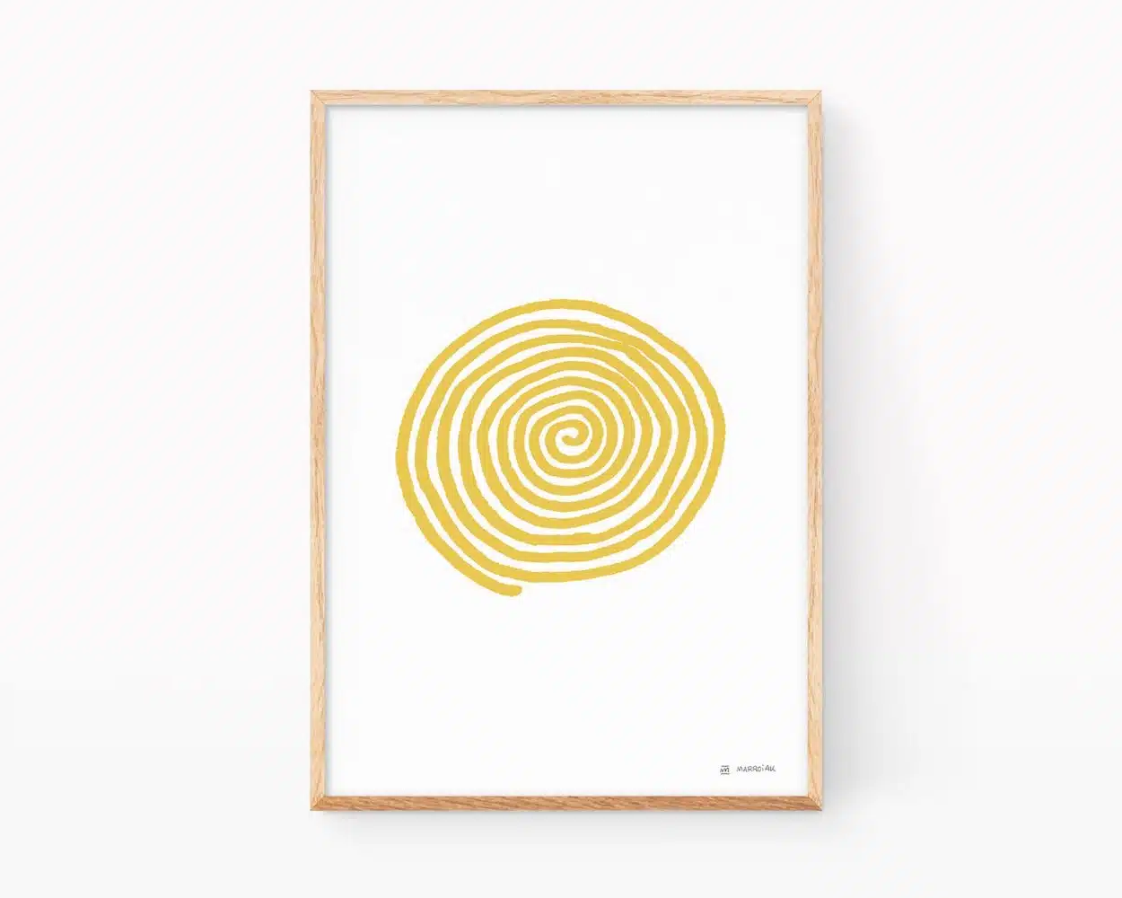 Cuadro para enmarcar con una ilustración de una espiral de color mostaza sobre blanco. Dibujos minimalistas para decorar.