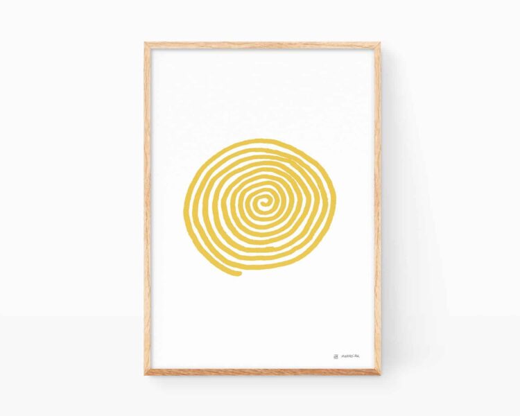 Cuadro para enmarcar con una ilustración de una espiral de color mostaza sobre blanco. Dibujos minimalistas para decorar.