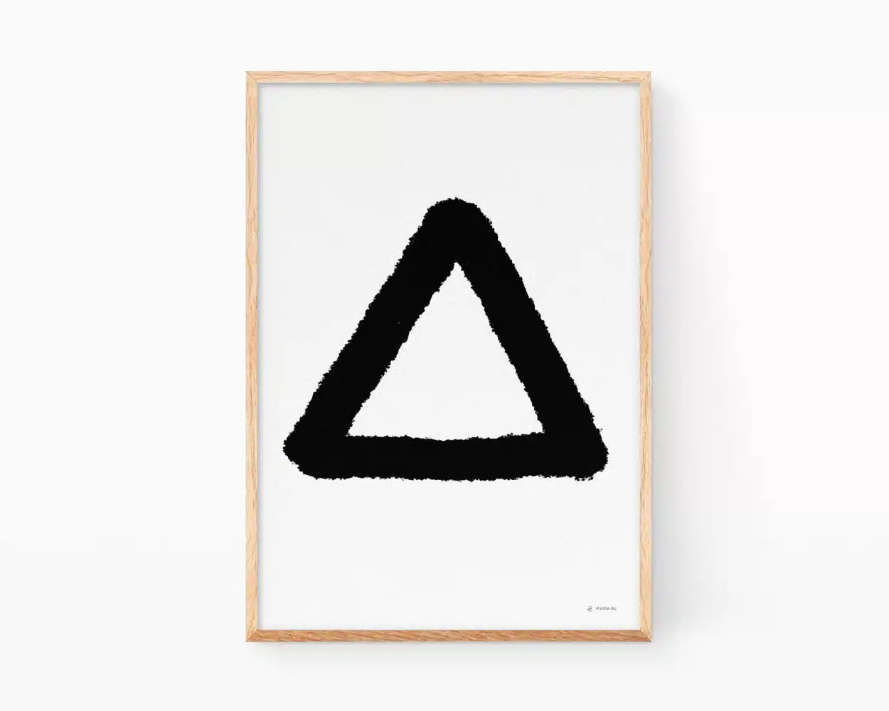 Cuadros abstractos zen. Lámina decorativa para enmarcar con un dibujo minimalista de un triángulo negro sobre fondo blanco. Decoración en blanco y negro para el hogar, centros de yoga y masajes.