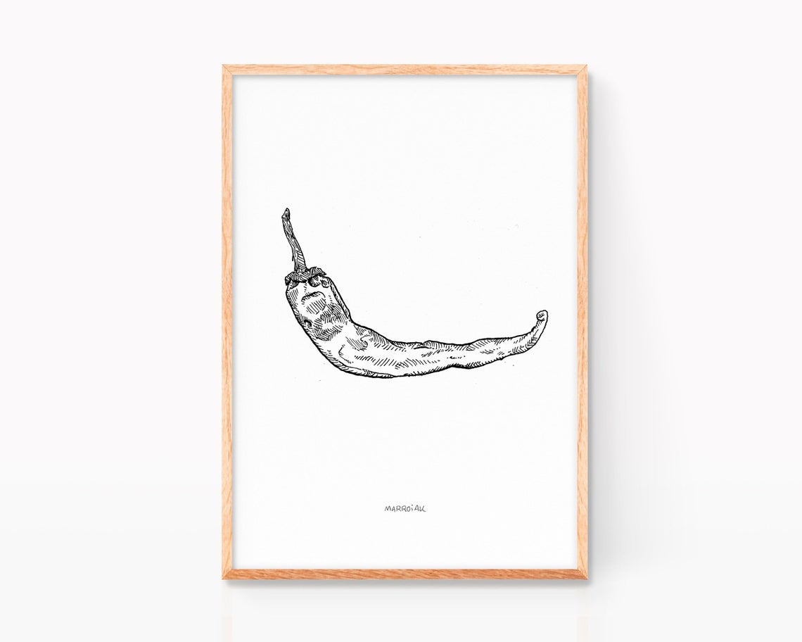 Lámina decorativa para cocina con una ilustración en blanco y negro de una guindilla picante. Cuadro para enmarcar con dibujos de chiles, frutas y verduras disponibles para comprar online. Decoración minimalista y de estilo nórdico.