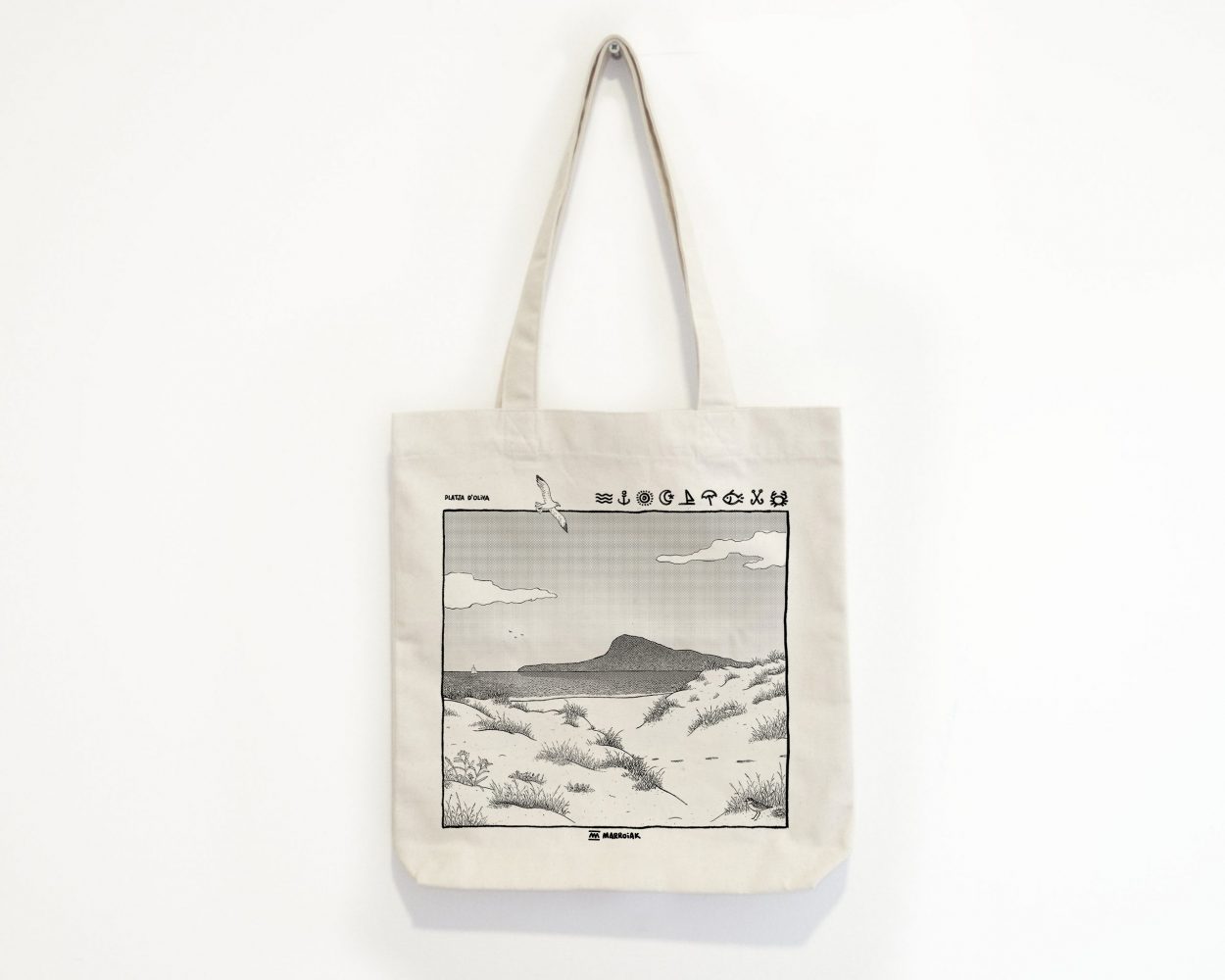 Bolsa de tela con una ilustración de la platja d´Oliva en La Safor. Dibujo en blanco y negro serigrafia