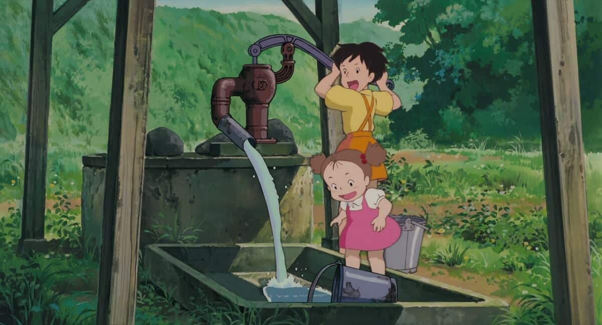 Niñas jugando Mi vecino Totoro, película de animación de Studio Ghibli. Paisajes de estilo manga.